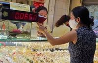 Giá vàng SJC bất ngờ lao dốc, đã mất tổng cộng 10 triệu đồng/lượng