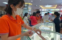 Giá vàng dự báo sẽ tiếp tục biến động mạnh trước tác động của việc Fed tăng lãi suất.