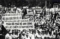 Nhân dân Hà Nội tham dự mít-tinh phản đối Anh - Pháp chiếm đóng Nam bộ.