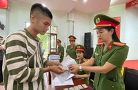 Phạm nhân đặc xá: Được cấp CCCD gắn chip, quần áo mới, có cả tiền đi đường