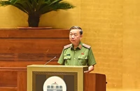 Ba bộ trưởng trả lời chất vấn về cá cược đua ngựa, bóng đá quốc tế