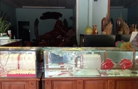 Quảng Nam: Dùng cuốc đập tủ kính cướp tiệm vàng