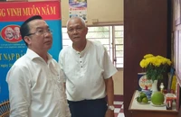 Đoàn khảo sát tại Sở chỉ huy tiền phương phân khu 6 trong chiến dịch Mậu Thân 1968, hiện là quán phở Bình.