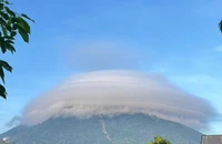 Vì sao lại có đám mây lạ ở núi Bà Đen?
