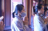 Hơn 1.000 người thành kính cầu siêu cho nạn nhân COVID-19
