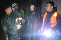 The Chairman of Da Nang went to the flooded area to direct the evacuation of people overnight 