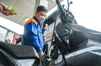 Chiều 21-4, giá xăng bật tăng hơn 600 đồng/lít