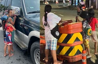 Nhóm hai bé gái và ba bé gái xin tiền tại ngã tư Nguyễn Hữu Thọ - D15, D4 (thuộc phường Tân Hưng, quận 7) lần lượt vào các ngày 4-8 và 15-9.