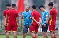 Sau trận thắng Myanmar không vui, thầy Hàn dạy học trò cách phá lưới Đông Timor