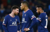 Messi lập bè phái với Neymar chống lại Mbappe