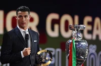 Ngồi dự bị ở Man United, Ronaldo vẫn hay nhất Bồ Đào Nha