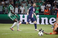 Sốc: Man United và Chelsea săn đuổi Messi