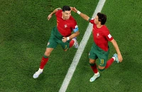 Đi vào lịch sử, Ronaldo vẫn lên tiếng cảnh báo đồng đội