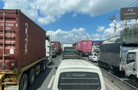 Đang kẹt xe ở Quốc lộ 1, quận 12