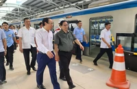 Thủ tướng Chính phủ đi thử tàu metro số 1 Bến Thành - Suối Tiên