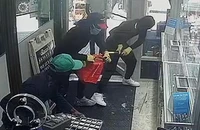 VIDEO: Đột nhập tiệm vàng giữa ban ngày, trộm 2 triệu USD trang sức trong 1 phút