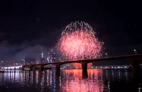 Ảnh: Hàn Quốc, Nhật Bản tưng bừng đón chào năm mới 2023
