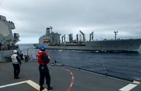 Tàu sân bay USS Sampson của Mỹ tại biển Hoa Đông hôm 12-4. Ảnh: US NAVY