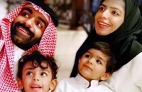 Cô Salman al - Shehab và gia đình. Ảnh: ESOHR