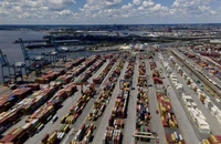 Các container tại Cảng Baltimore,bang Maryland (Mỹ) vào ngày 12-8-2022. Ảnh: AP