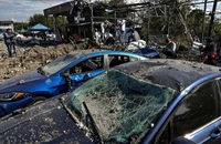 Đống đổ nát sau trận pháo kích của Nga ở tỉnh Zaporizhia (Ukraine) ngày 23-9. Ảnh: REUTERS