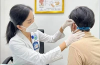 Tiêm filler để có tai Phật, dè đâu thành… 'tai thúi'