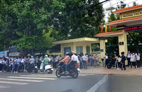 Bắt cặp đôi chuyên trộm tài sản của phụ huynh vào giờ tan học