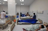 Hàng trăm học sinh iSchool Nha Trang ngộ độc do vi khuẩn Salmonella