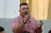 Công an làm việc với bếp ăn của trường Ischool Nha Trang