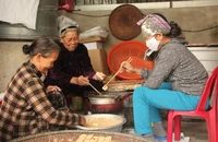 Đặc sản bánh khô mè ở Đà Nẵng nhộn nhịp vào tết