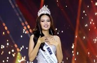 Hoa hậu Ngọc Châu: Cô gái mồ côi cha và nỗ lực từ tấm “vé vớt”