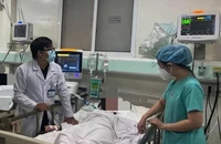 Bất thường bình rượu làm 8 sinh viên ngộ độc