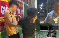 Bình Dương: Bắt nhóm buôn ma túy, phát hiện súng, đạn trong phòng trọ