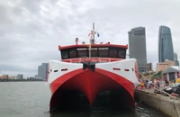 Tàu cao tốc Đà Nẵng-Lý Sơn nằm bờ chờ qua ngày biển động