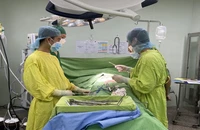 Nghiện rượu 10 năm, thanh niên 28 tuổi tự đâm thấu bụng