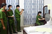 Tạm giữ 5 'tú ông' môi giới, chứa mại dâm ở An Giang