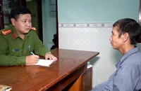 Bị bắt theo lệnh truy nã khi đang đi ăn xin