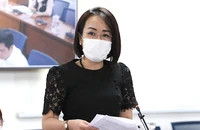 Bà Lê Thiện Quỳnh Như, Phó Chánh Văn phòng Sở Y tế TP.HCM, trả lời tại họp báo. Ảnh: NGUYỄN NHÂN