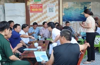 Ngồi cà phê cùng ngư dân để tuyên truyền về chống khai thác IUU
