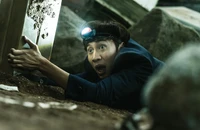 'Hố sụt tử thần', sự kết hợp cực thú vị giữa chủ đề thảm họa và yếu tố hài hước