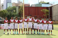 Top 10 cầu thủ nhí 2022 đồng hành với huấn luyện viên Nguyễn Hồng Sơn
