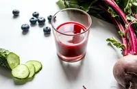 10 loại nước ép trái cây và rau củ giúp phục hồi tình trạng thiếu máu