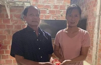 Tuyên dương nữ công nhân nghèo nhặt được của rơi trả người đánh mất