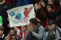 CĐV Liverpool đưa UEFA ra tòa