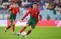 Ronaldo lập kỷ lục World Cup, HLV Ghana chỉ trích trọng tài