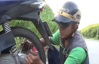 'Đội sửa xe lưu động' Rừng Sác