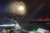 Mãn nhãn với những màn pháo hoa rực rỡ trong đêm giao thừa 2023
