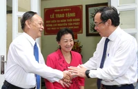 Bí thư Thành ủy Nguyễn Văn Nên mong nhà giáo lão thành tiếp tục đóng góp, hiến kế cho giáo dục