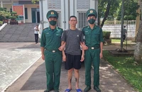 Bắt giữ bị can truy nã khi đang nhập cảnh trái phép vào Việt Nam