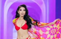 Hình ảnh bốc lửa của thí sinh Hoa hậu Hoàn vũ Việt Nam trong trang phục bikini